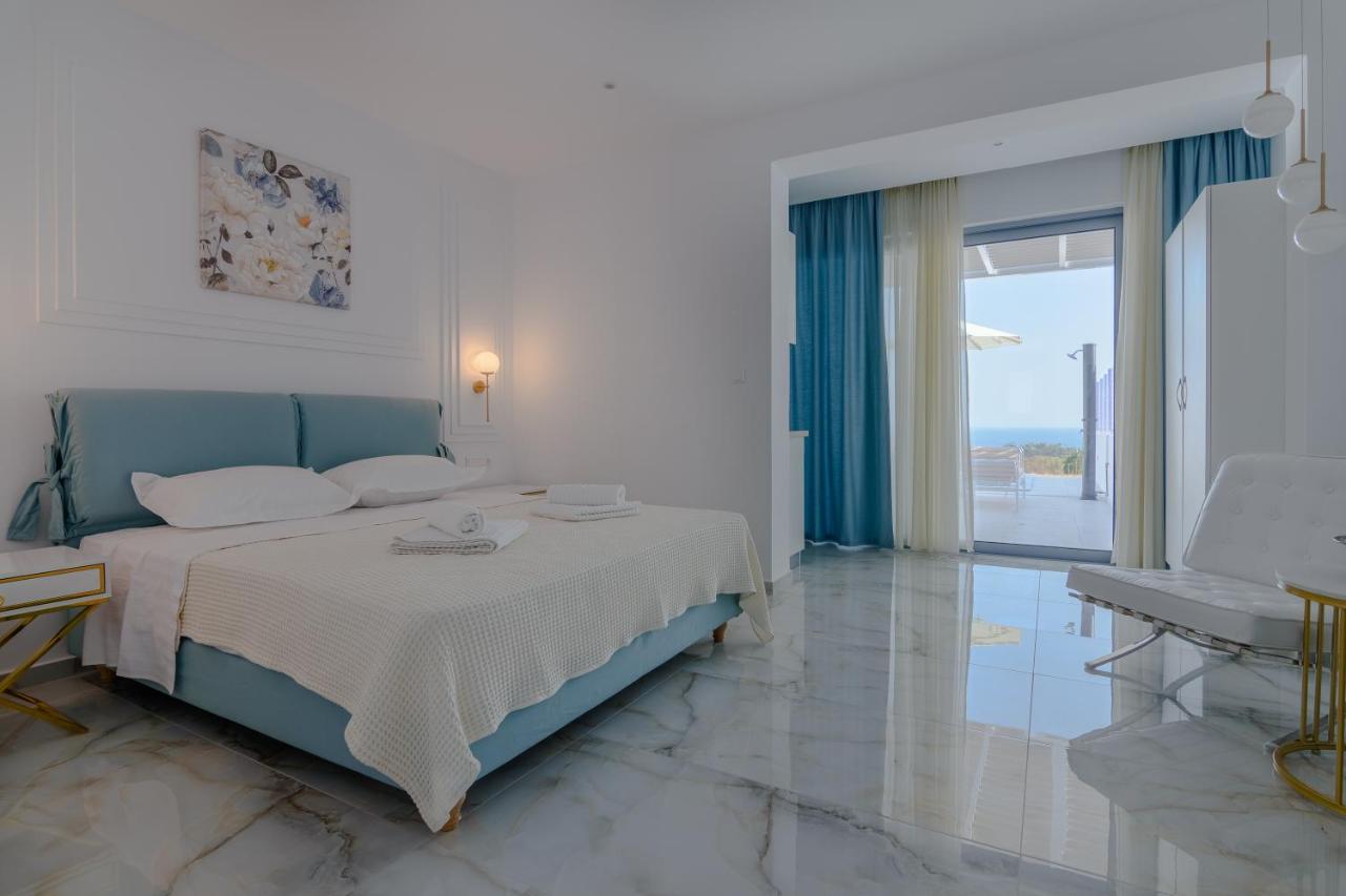 Dionisos Suites Lixouri Exteriör bild