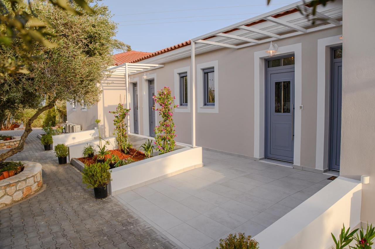 Dionisos Suites Lixouri Exteriör bild