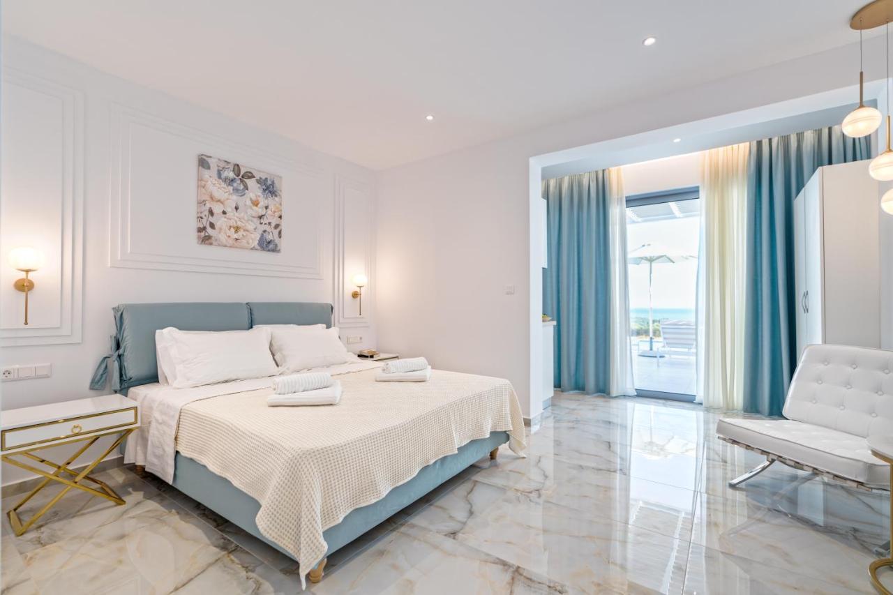 Dionisos Suites Lixouri Exteriör bild