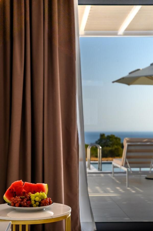Dionisos Suites Lixouri Exteriör bild