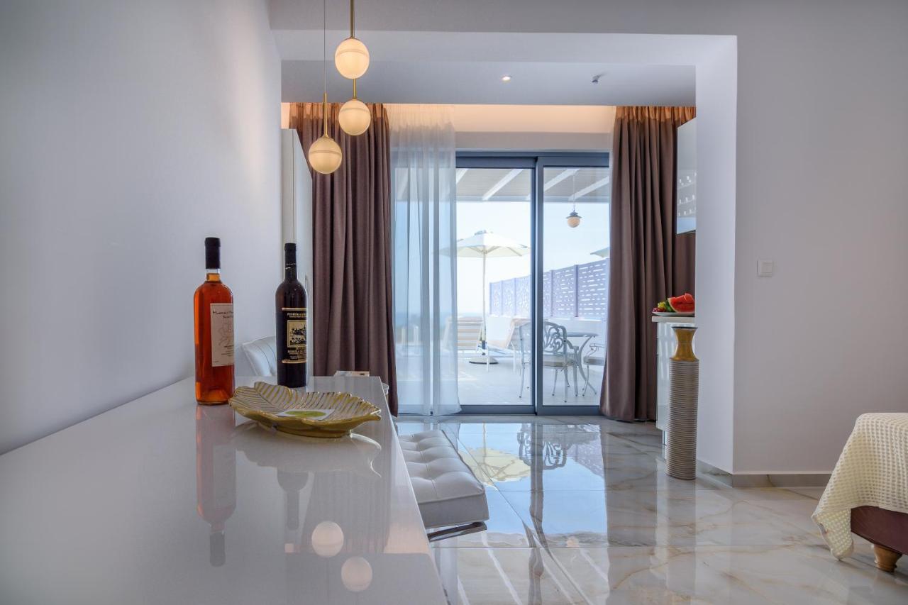Dionisos Suites Lixouri Exteriör bild