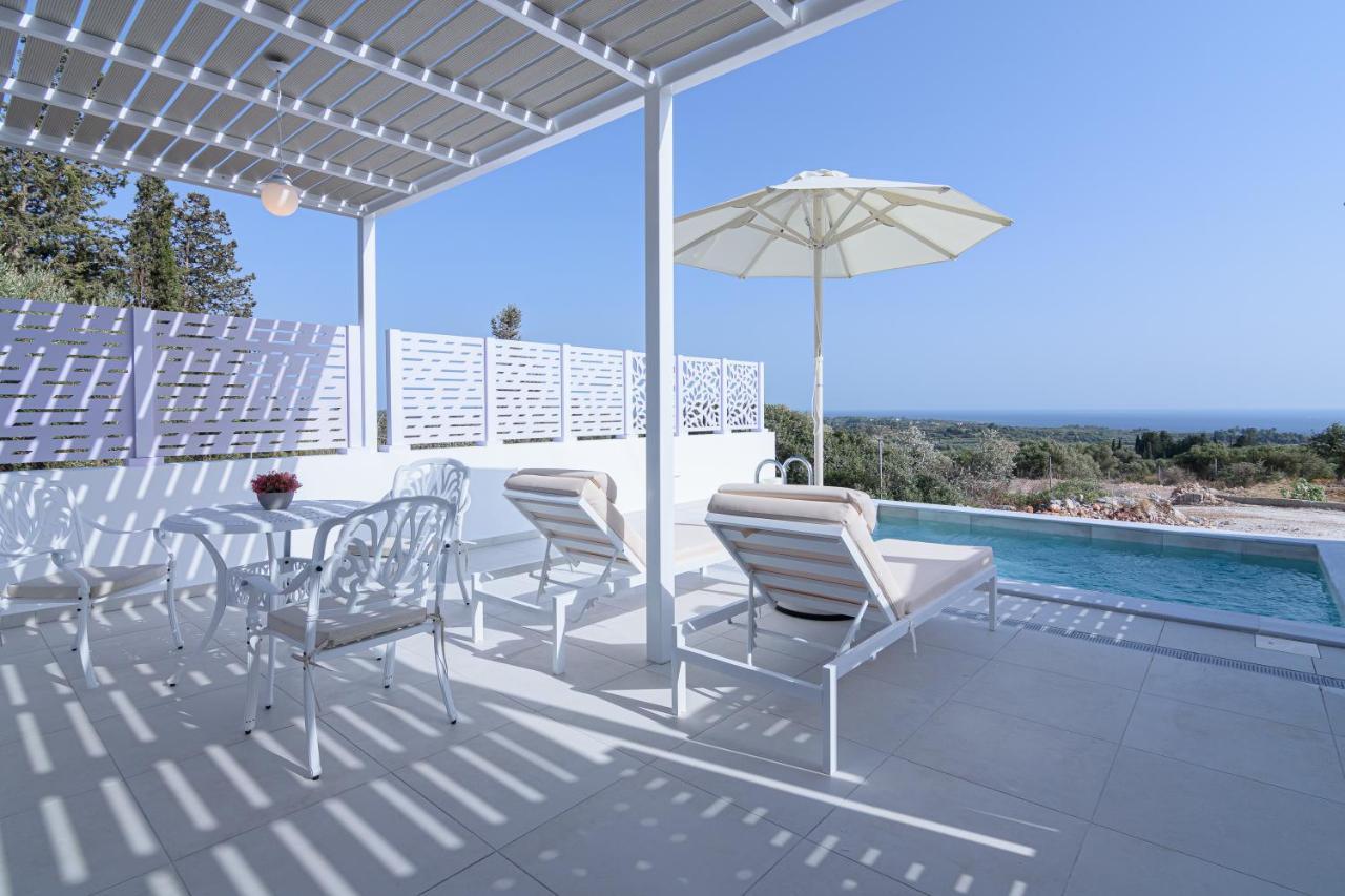 Dionisos Suites Lixouri Exteriör bild