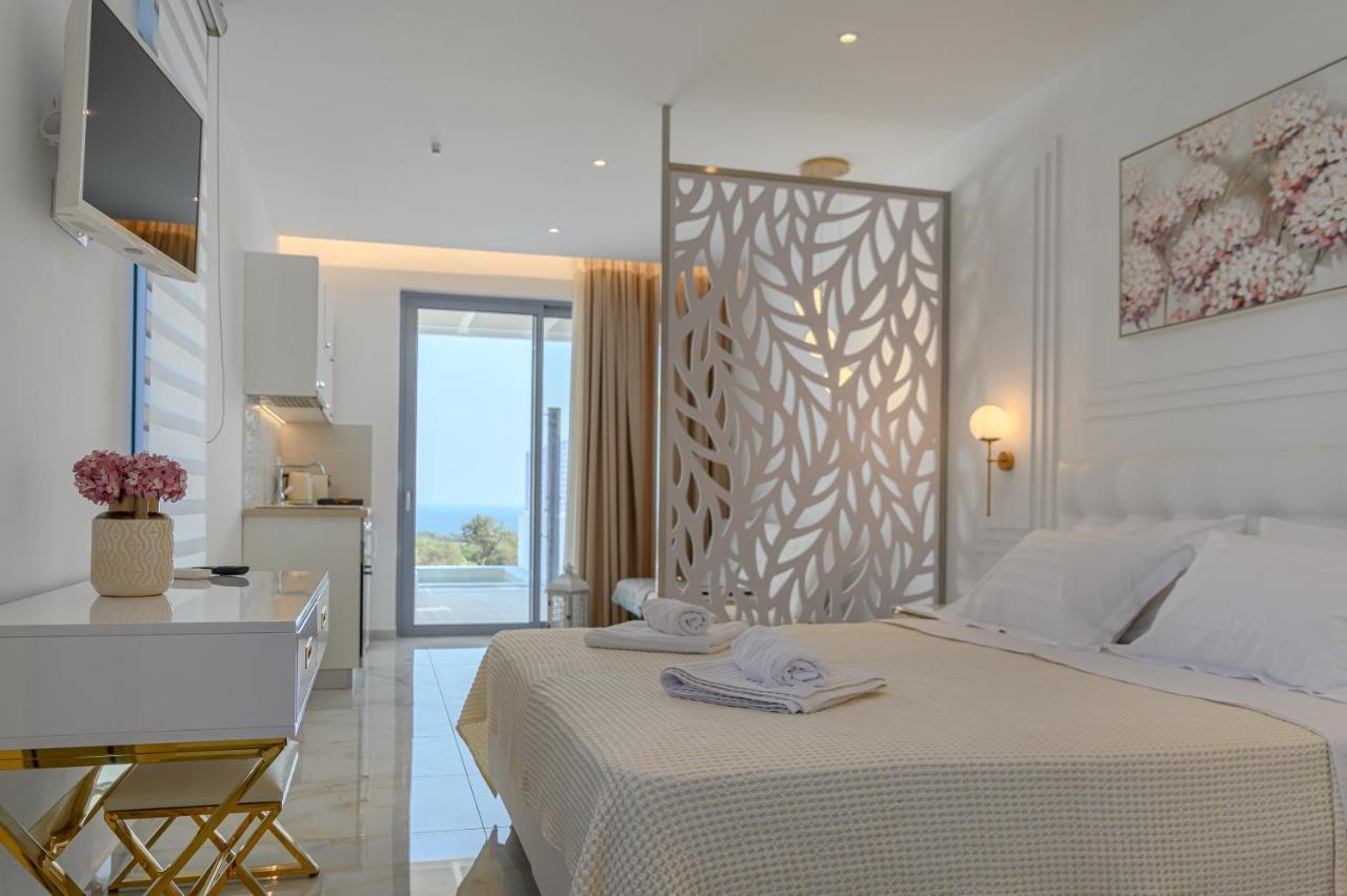Dionisos Suites Lixouri Exteriör bild