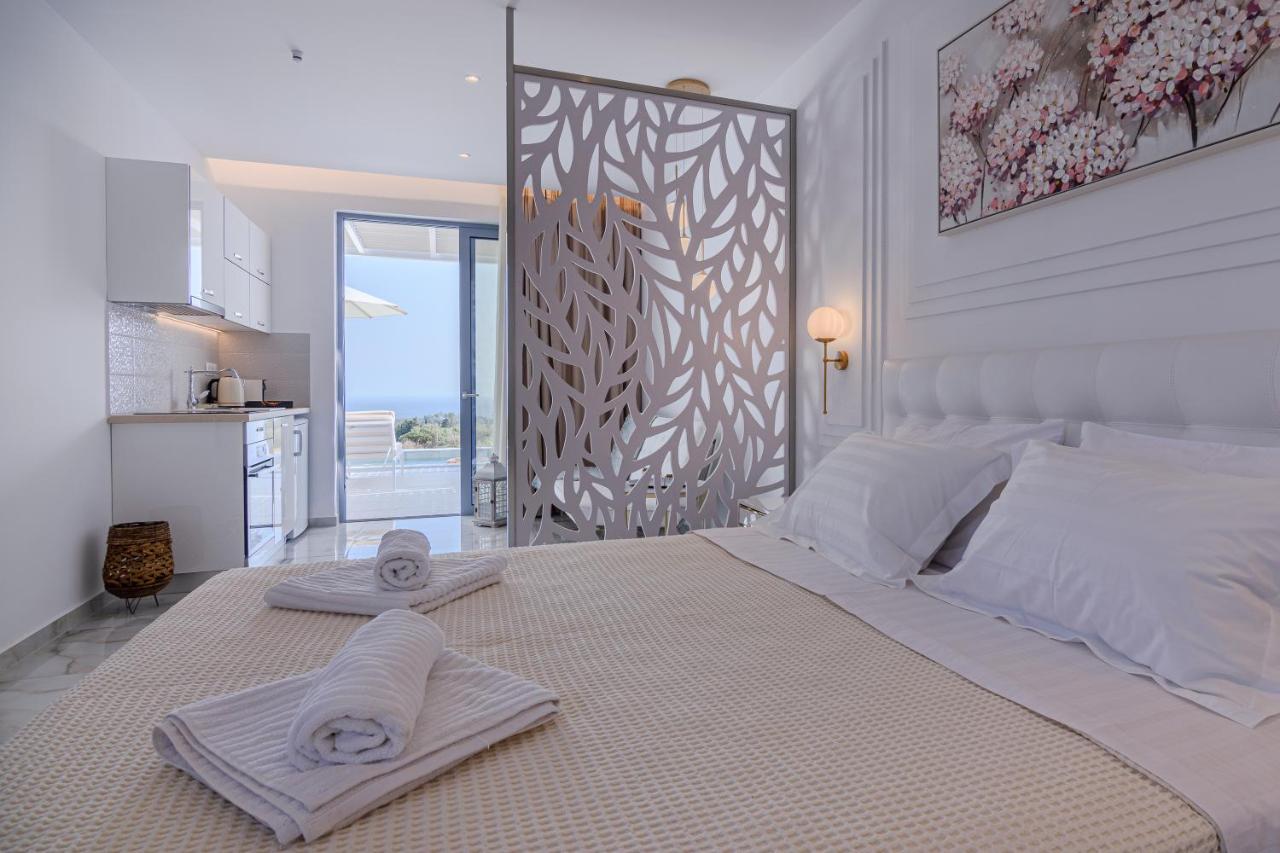 Dionisos Suites Lixouri Exteriör bild