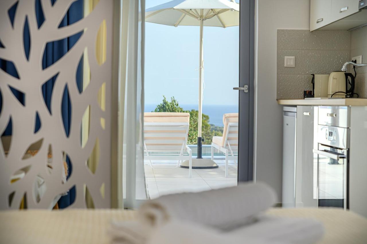 Dionisos Suites Lixouri Exteriör bild