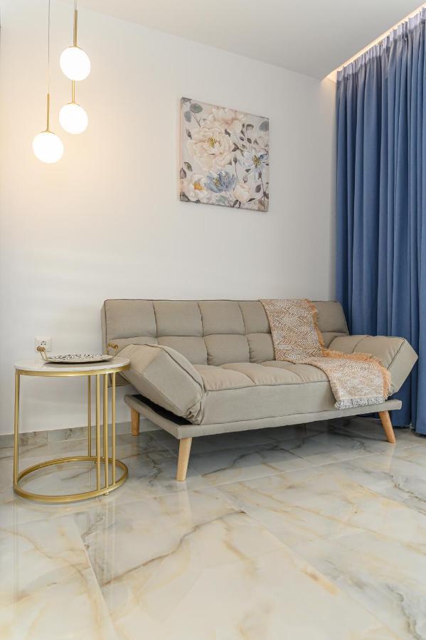 Dionisos Suites Lixouri Exteriör bild