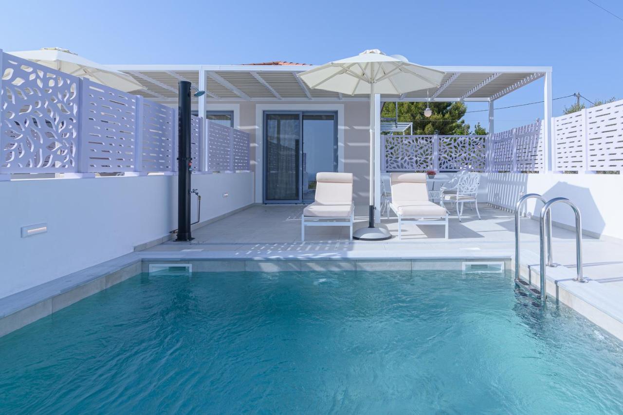 Dionisos Suites Lixouri Exteriör bild