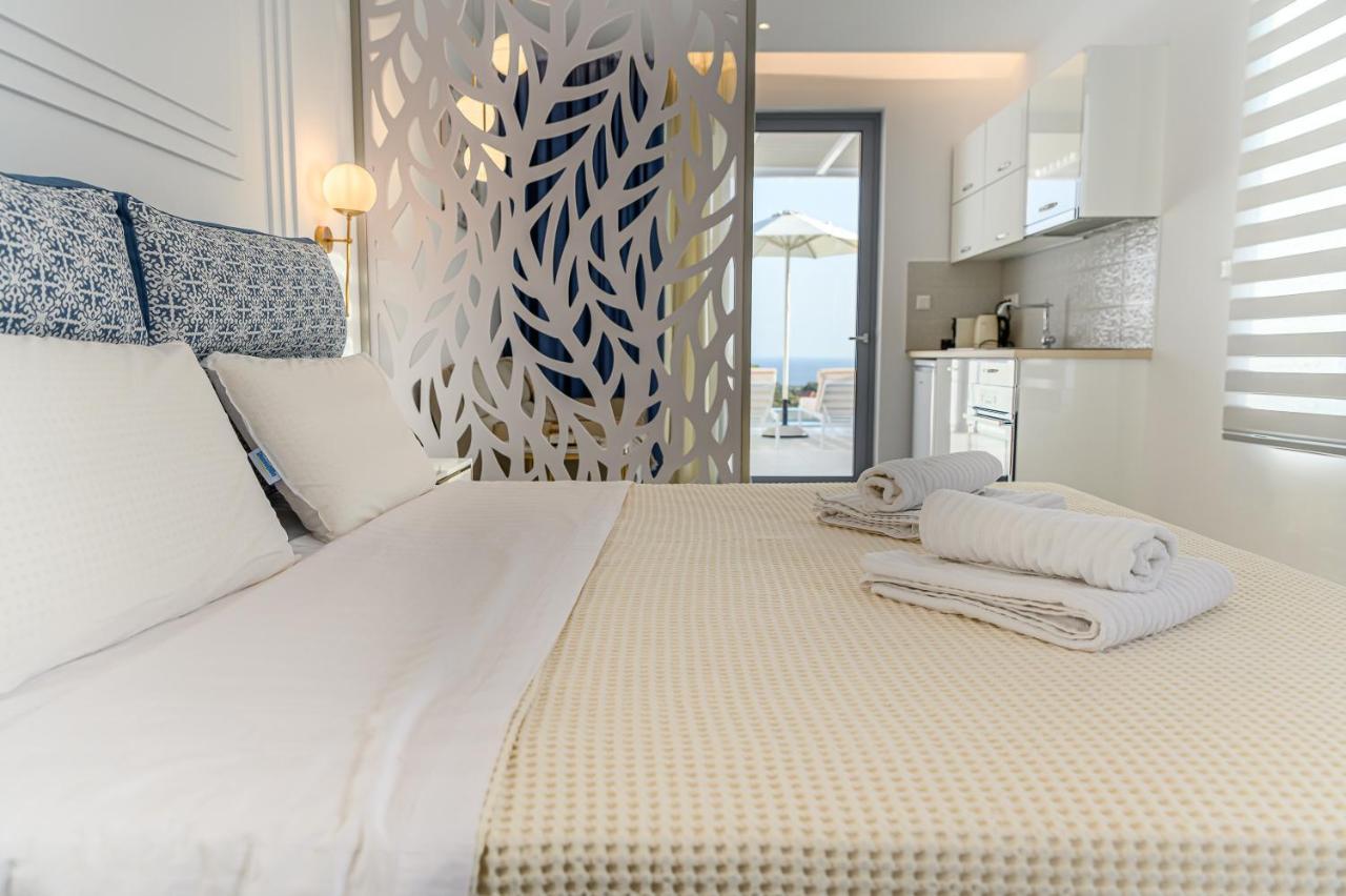 Dionisos Suites Lixouri Exteriör bild