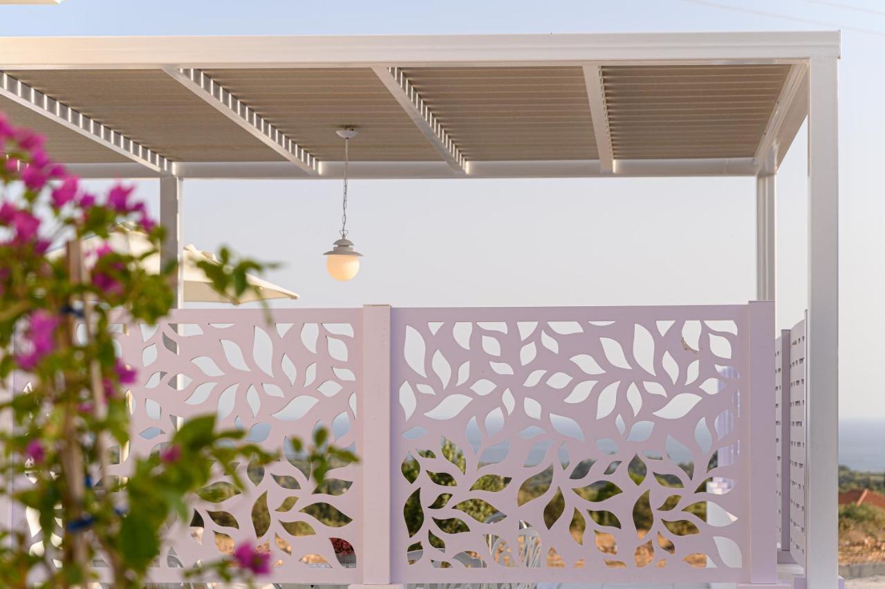 Dionisos Suites Lixouri Exteriör bild