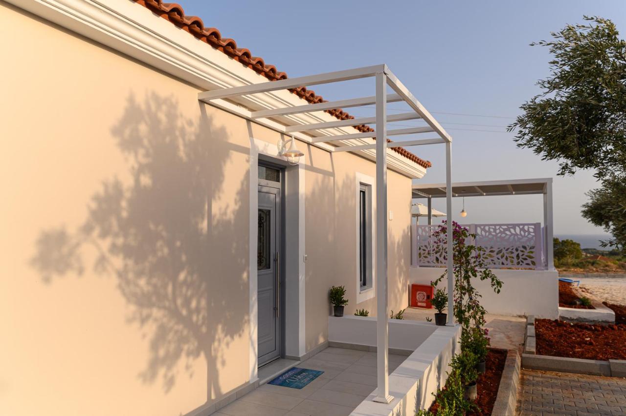 Dionisos Suites Lixouri Exteriör bild