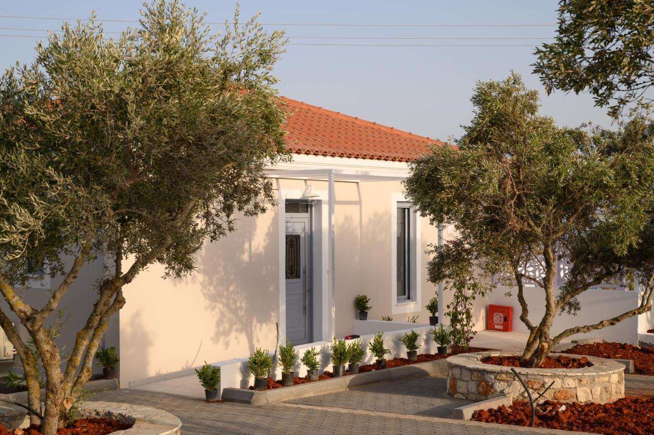 Dionisos Suites Lixouri Exteriör bild