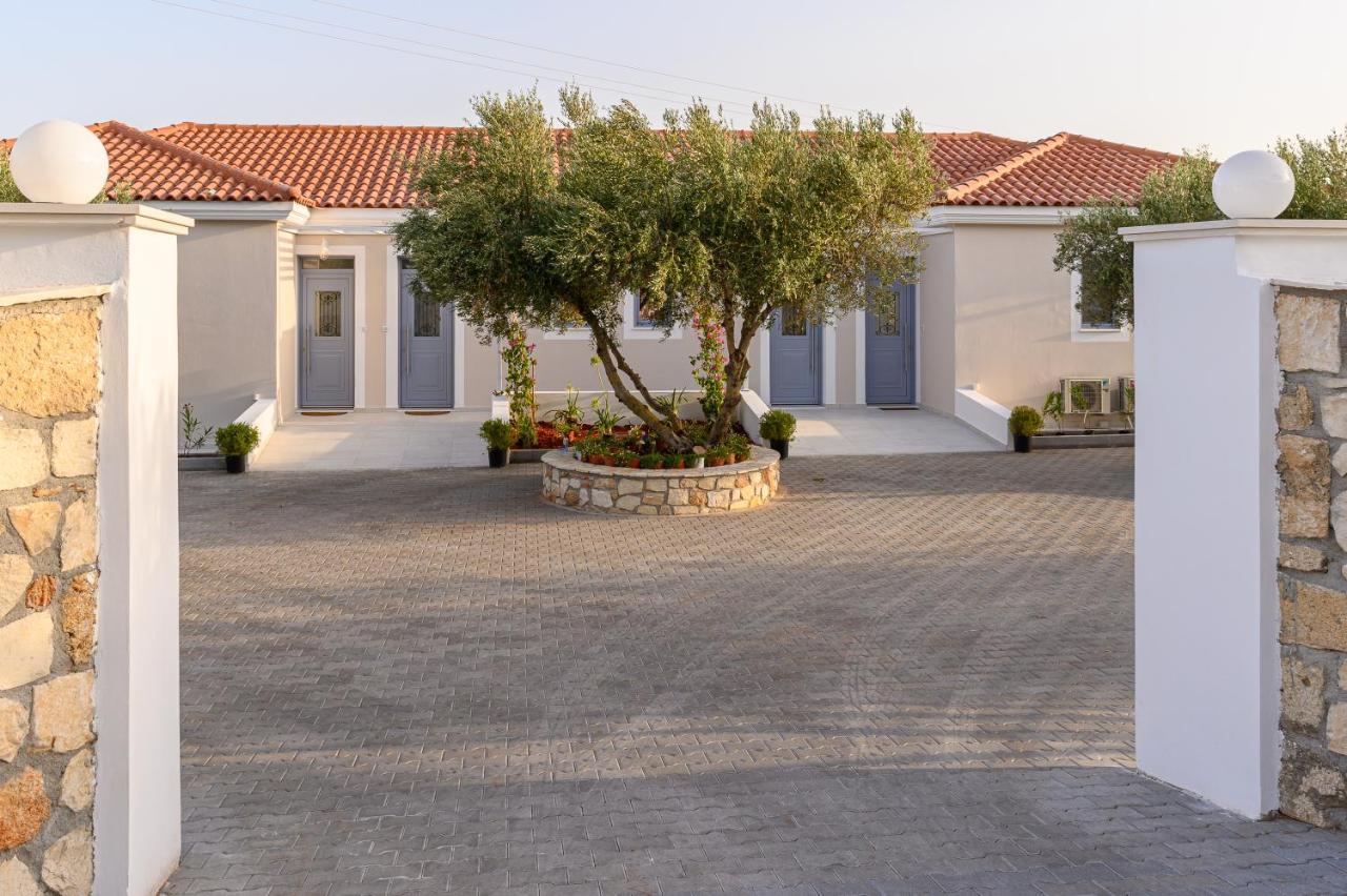Dionisos Suites Lixouri Exteriör bild