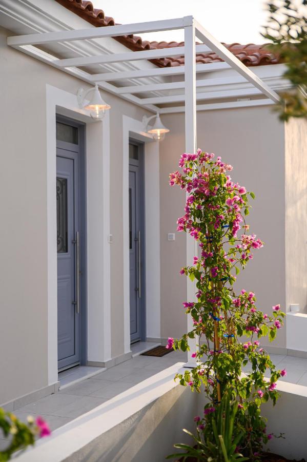 Dionisos Suites Lixouri Exteriör bild