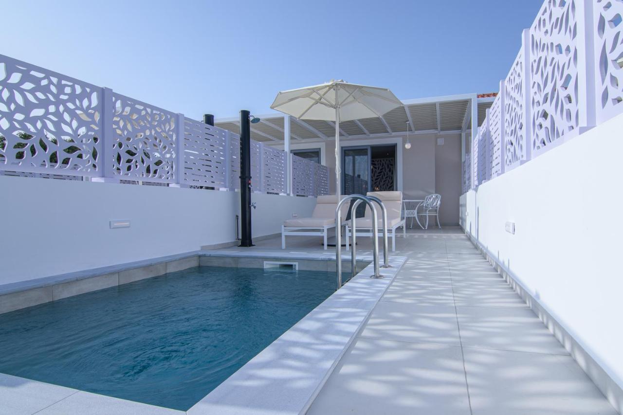 Dionisos Suites Lixouri Exteriör bild