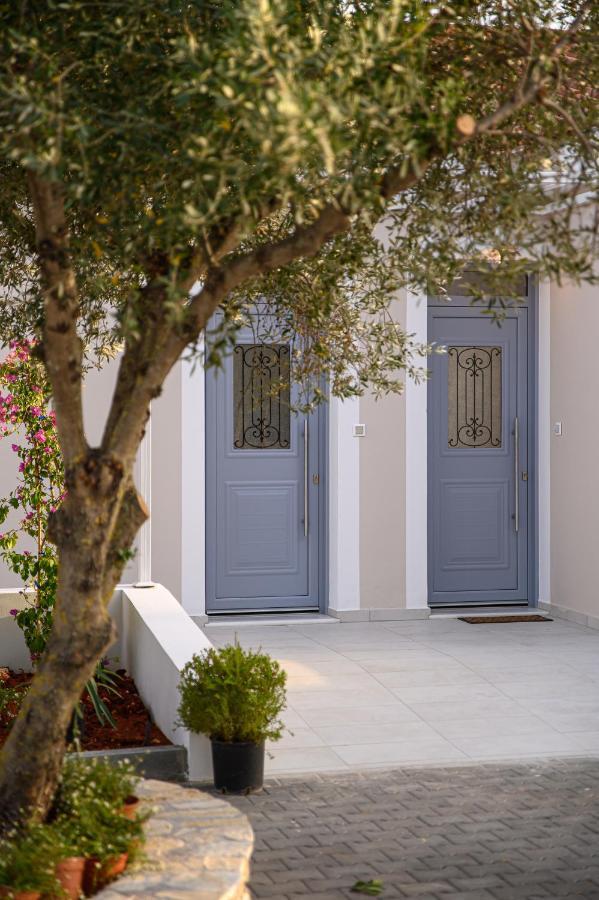 Dionisos Suites Lixouri Exteriör bild